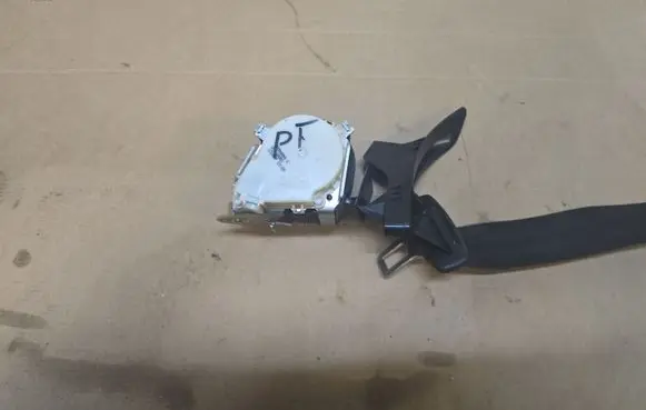 Volkswagen PASSAT B6 Rear seatbelt 3C5857806G 33058322 YD403132070
