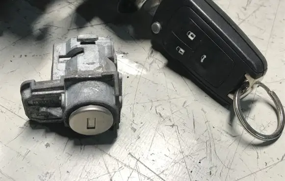 Opel Insignia A Ignition lock 13501003 13502301