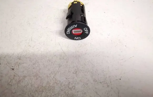 Honda Insight Passenger airbag on/off switch 