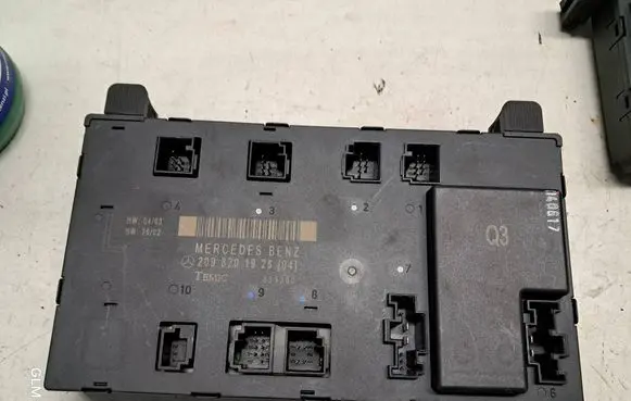 Mercedes-Benz CLK A209 C209 Door control unit/module 2098201926