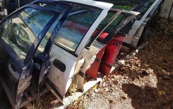 Mitsubishi Carisma Front door