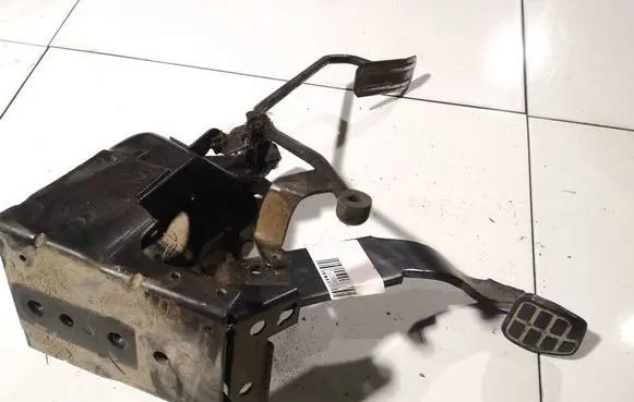 Volkswagen Transporter - Caravelle T4 Brake pedal 