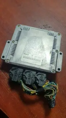 Volvo S40, V40 Engine control unit/module 0281010441