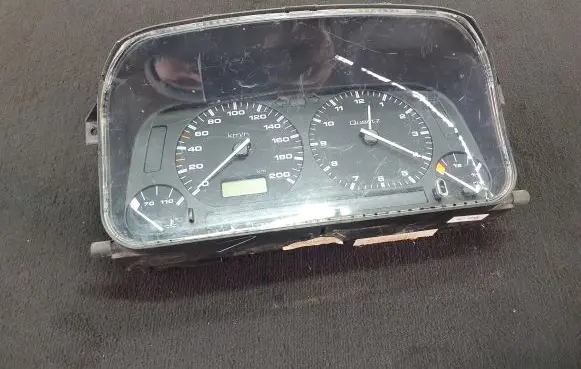 Volkswagen Golf III Speedometer (instrument cluster) 87001323