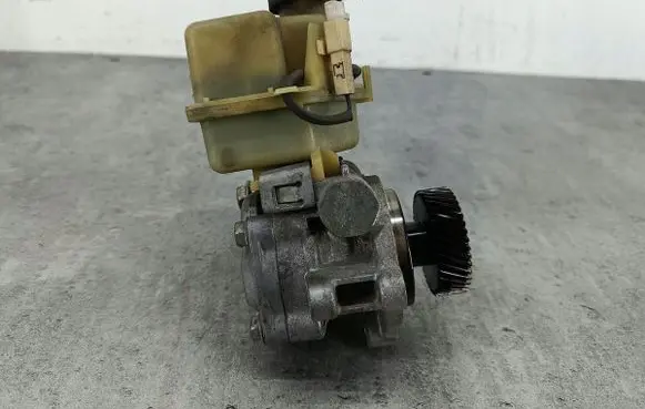 Mazda 5 Power steering pump KYB