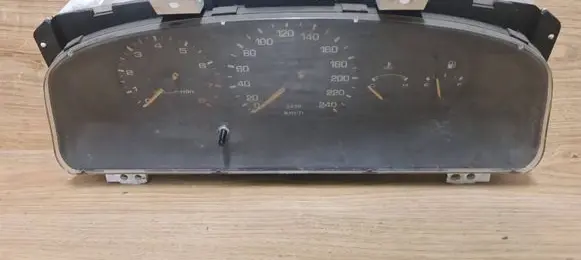 Mazda 626 Speedometer (instrument cluster) PLJ620001A