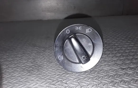 Volkswagen Golf IV Light switch 1C0941531