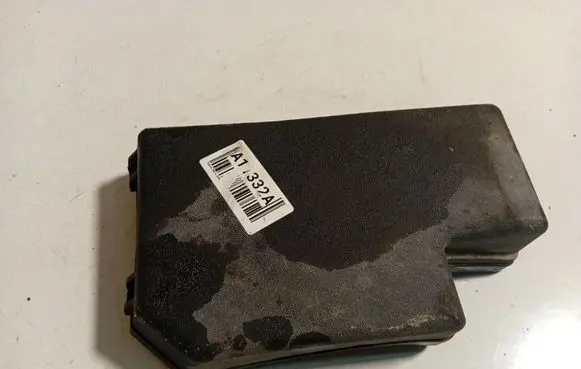 Toyota RAV 4 (XA30) Fuse box cover 8266242180