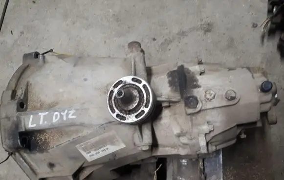 Volkswagen II LT Manual 5 speed gearbox 000300043A