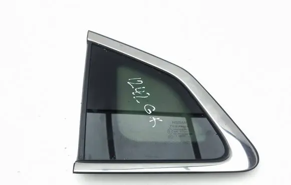 Nissan Qashqai Rear side window