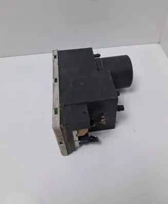 Audi A3 S3 8L Central locking vacuum pump 8D0862257B