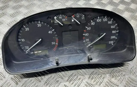 Volkswagen PASSAT B5 Speedometer (instrument cluster) 8B0919880 8B0919880D