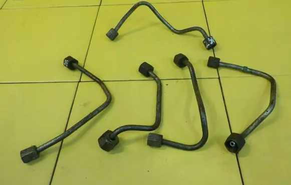 Peugeot 2008 I Fuel injector supply line/pipe 