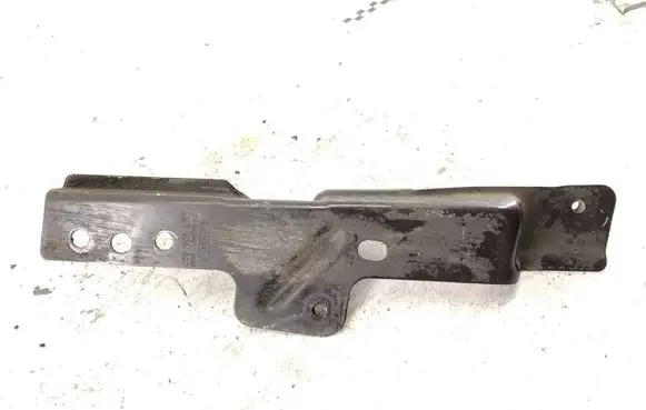 Audi Q7 4L Fender mounting bracket 4L0805697