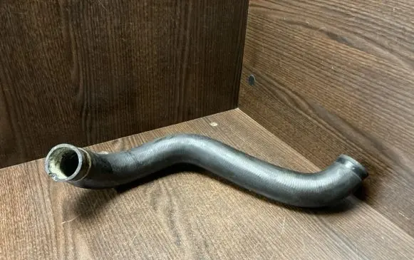 Iveco Daily 4th gen Engine coolant pipe/hose 5801303583
