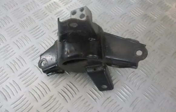 KIA Ceed Engine mounting bracket