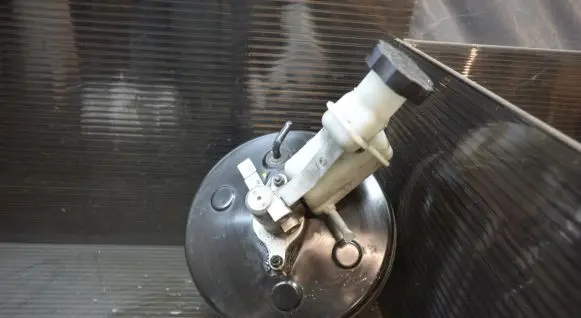 Hyundai ix35 Brake booster 585002S251