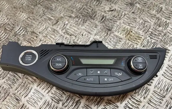 Toyota Yaris Climate control unit 