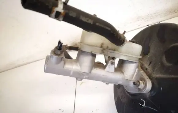 Honda Insight Master brake cylinder