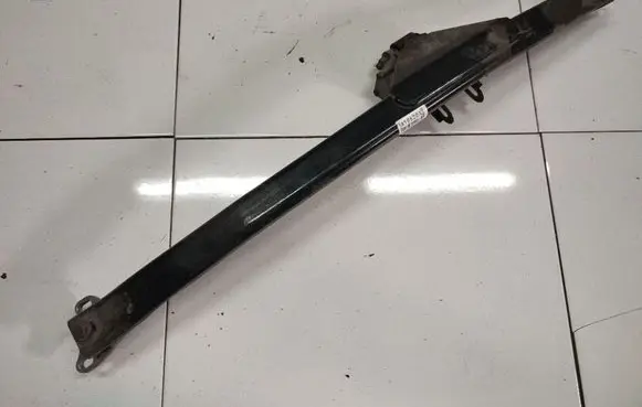 Volvo V70 Engine mounting bracket