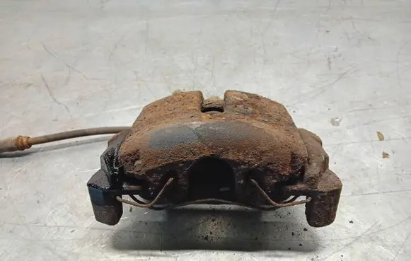 Volkswagen Touran I Front brake caliper