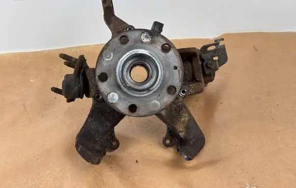 Volkswagen Golf V Front wheel hub