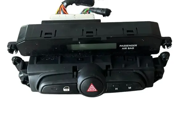 Hyundai ix20 Hazard light switch 937001K000 945101K000
