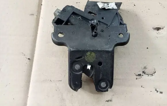 Audi A6 S6 C6 4F Tailgate/trunk/boot lock/catch/latch 4F0827505