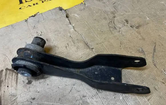 Land Rover Discovery 5 Rear control arm J9C3-5K899-BA J9C35K899BA