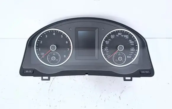 Volkswagen Tiguan Speedometer (instrument cluster) 5N0920973M A2C38896600