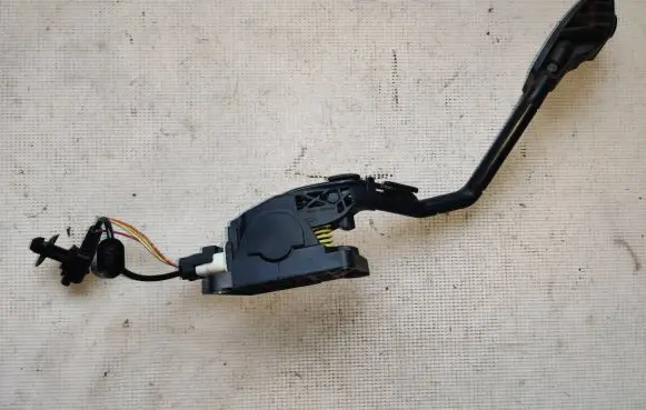 Volkswagen II LT Accelerator throttle pedal 0280755012