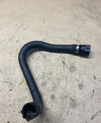 Engine coolant pipe/hose