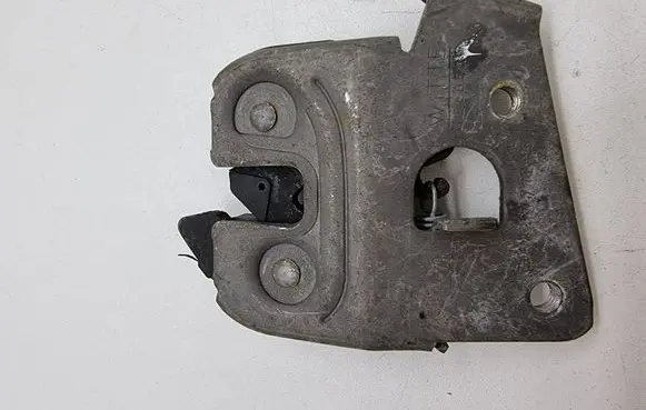 BMW 5 E60 E61 Seat back rest lock catch 7112863