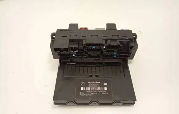Mercedes-Benz CLK A209 C209 Fuse module 2095452801 5DK00848514 00000824315243304