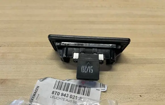 Audi A1 Number plate light 8T0943021A