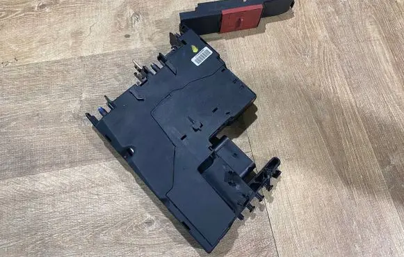 Mercedes-Benz E C207 W207 Fuse box set A2075402750 2075402750