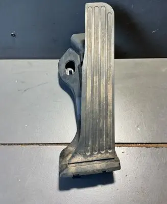 Volkswagen Golf Plus Accelerator throttle pedal 1K1721503M 6PV00889000