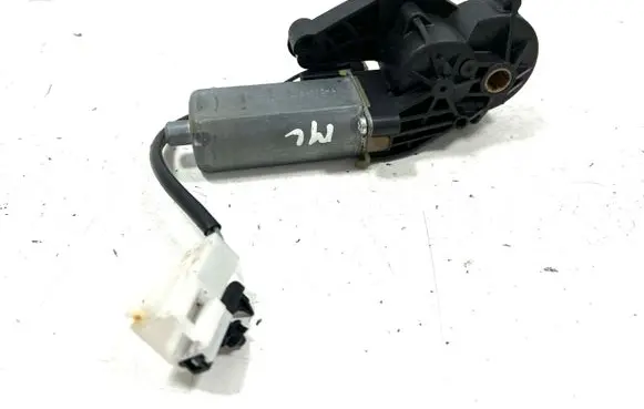 Mercedes-Benz ML W164 Seat adjustment motor 0390203207 820648024