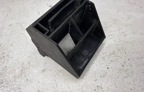 BMW 5 E60 E61 Radiator mount bracket 7542517