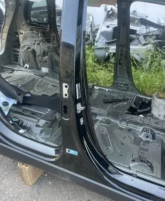 Mercedes-Benz EQB Pillar (middle) 