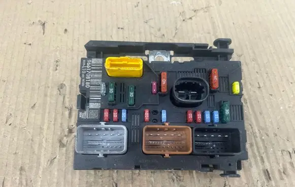 Peugeot 207 BSM Control unit 9661708180 12233047