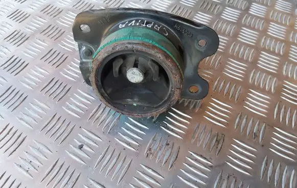 Chevrolet Captiva Engine mount bracket H61755A
