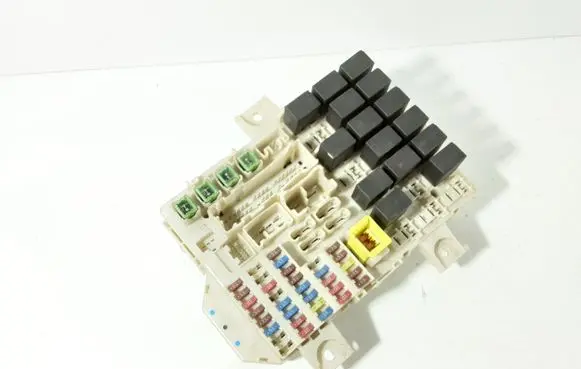 Mitsubishi Colt Fuse module MN108320 1791H0A1 1571H0A