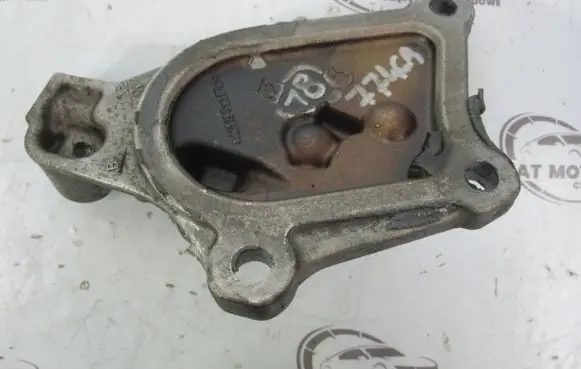 Nissan Juke I F15 Engine mounting bracket 110460088R