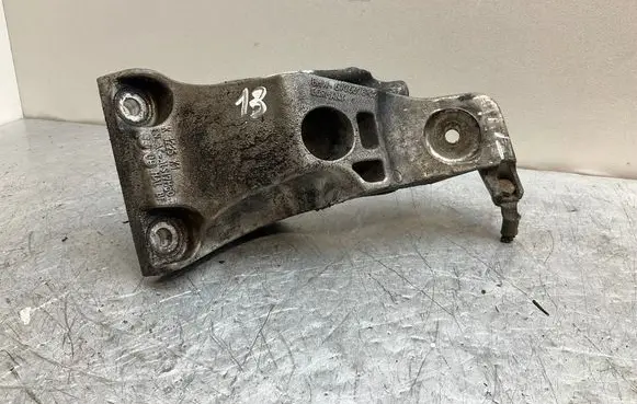 BMW 5 E60 E61 Engine mounting bracket 6776678