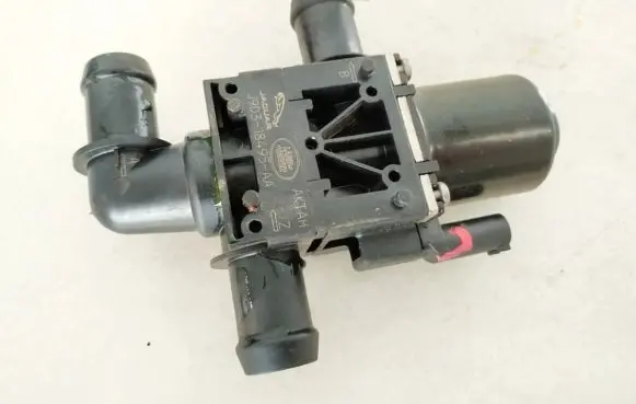 Jaguar I-Pace Coolant heater control valve j9d318495aa
