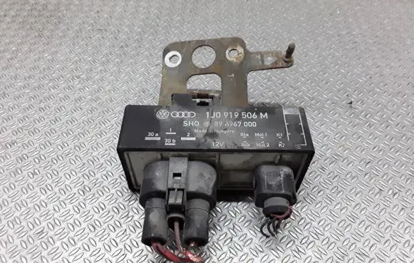 Volkswagen Polo Coolant fan relay 1J0919506M