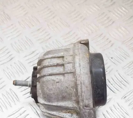 BMW 3 E90 E91 Engine mount bracket