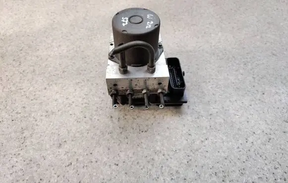Mercedes-Benz E W212 ABS Pump A2124312012AOP0831 A2124312012
