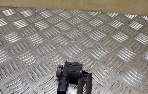 Vacuum valve